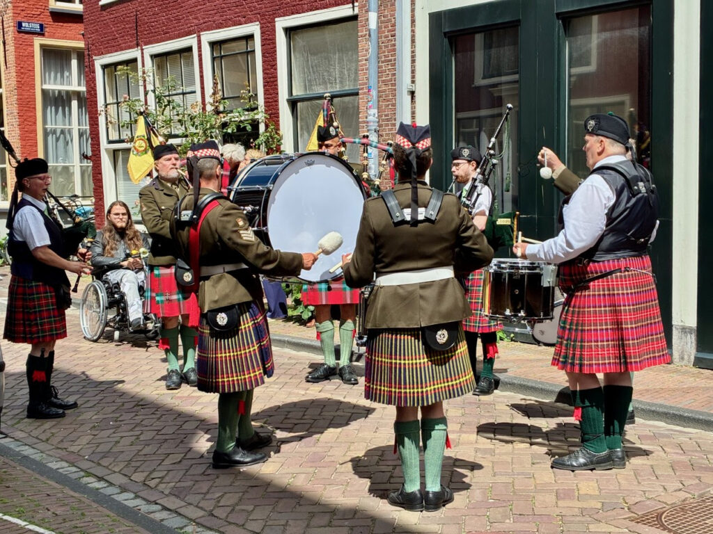 Red Rose of Lochbuie Pipes and Drums